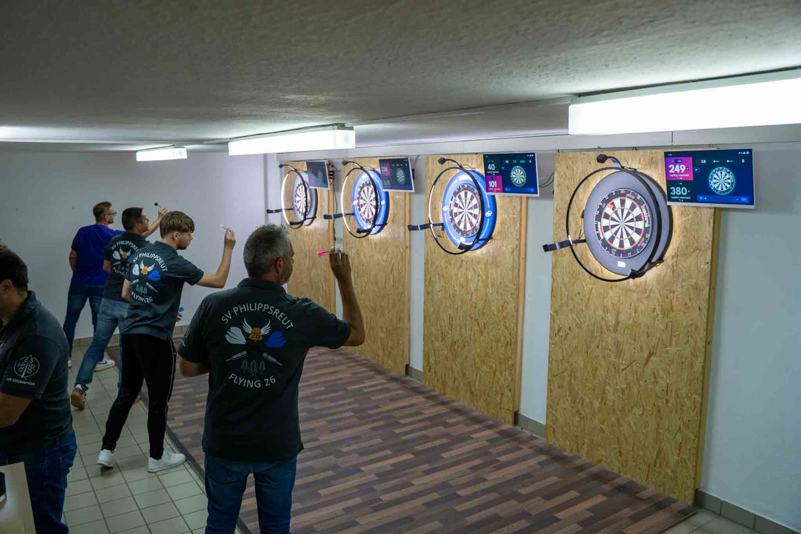 Spielbetrieb bei Flying 26 an den Steeldart-Boards in Philippsreut